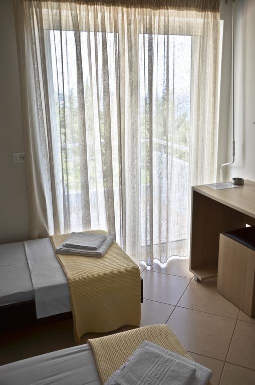 Perivolos Apartments Dhërmi Kamer foto